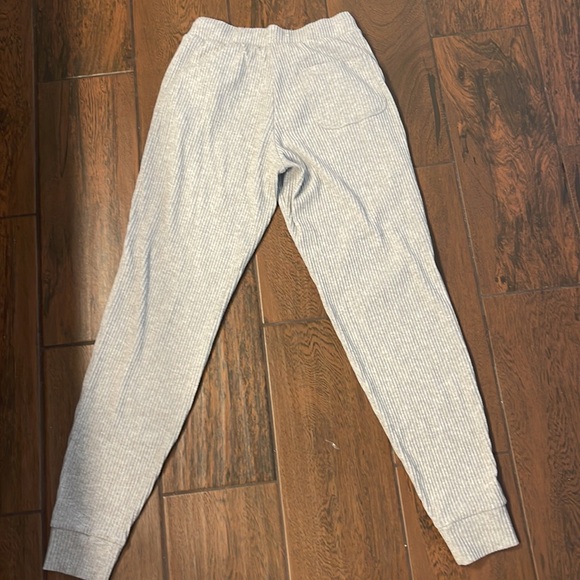 Alo yoga Muse Sweatpant - Picture 5 of 5